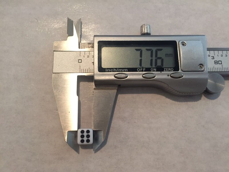 Zaruri cu telecomanda pentru barbut table